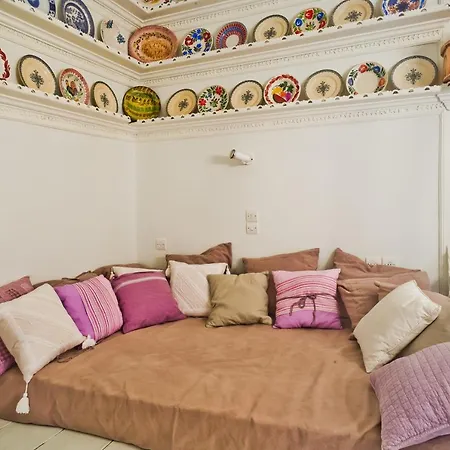 Apartment White Traditional House Aperion