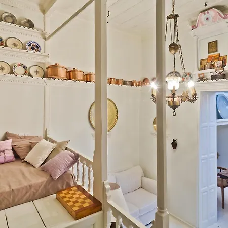 White Traditional House * Aperion