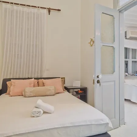 Apartment White Traditional House *